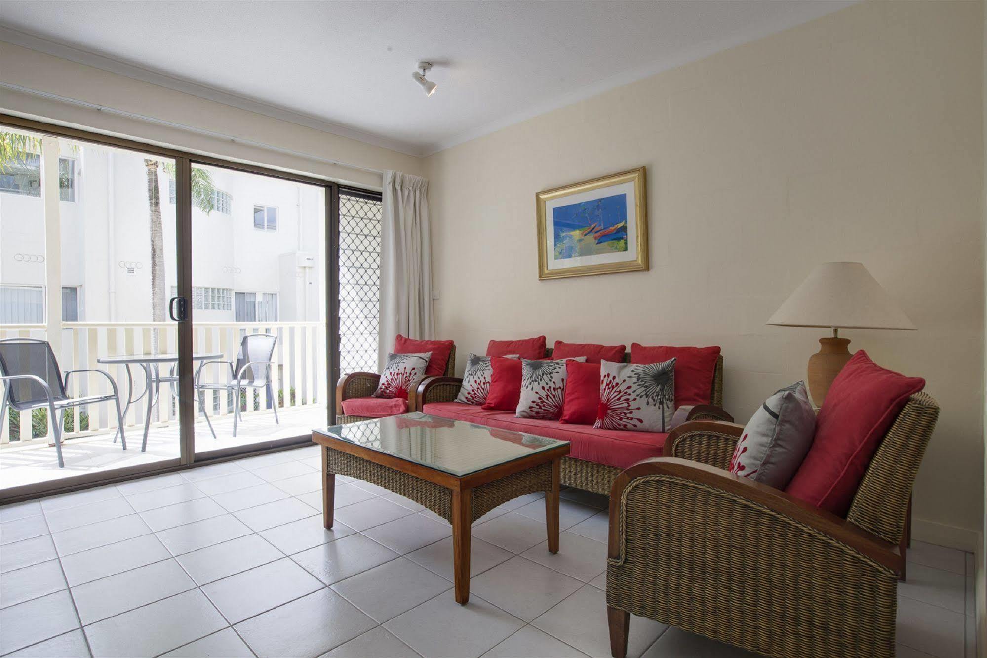 Seascape Holidays - Tropical Reef Apartments Порт Дъглас Екстериор снимка