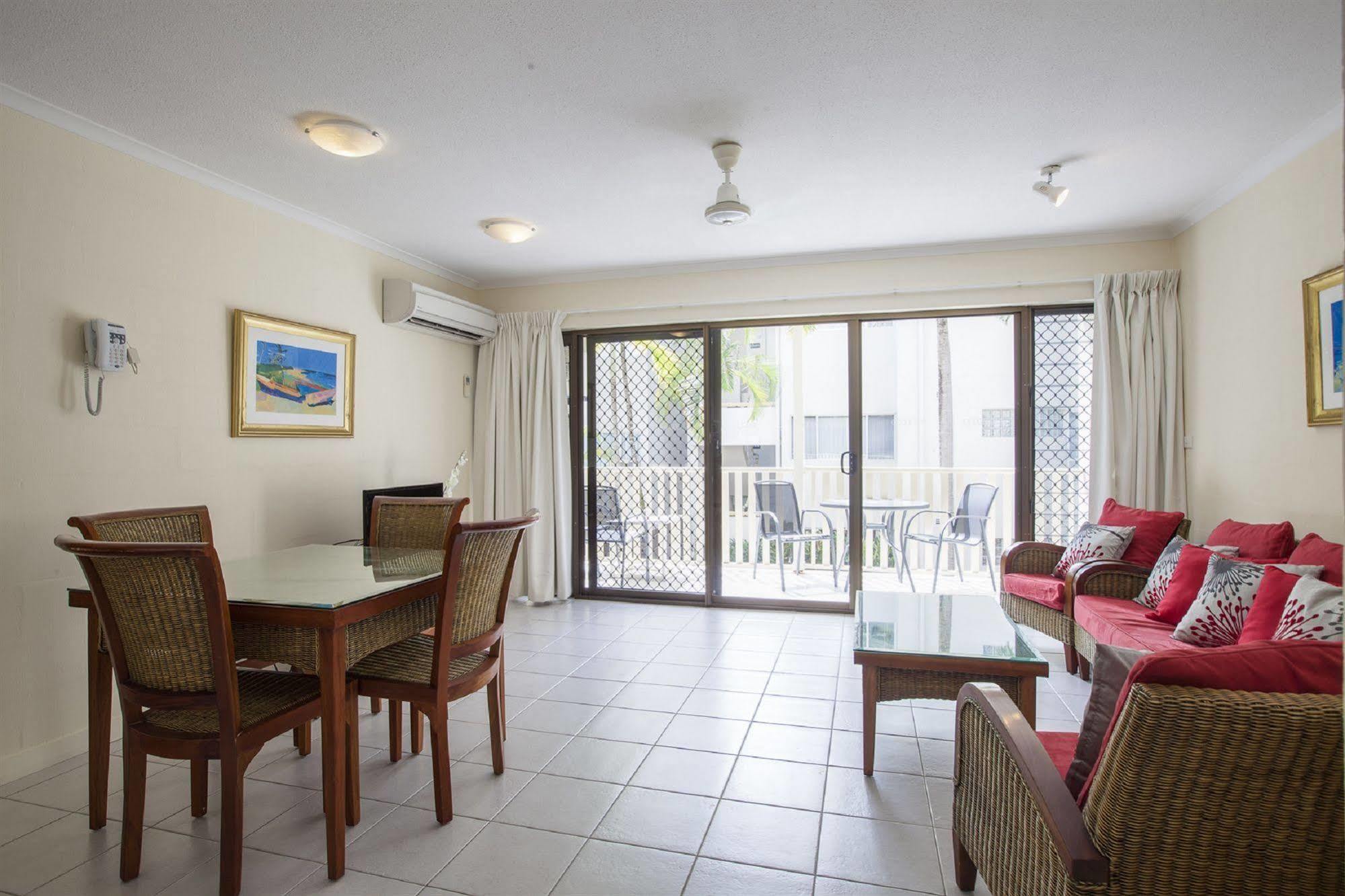 Seascape Holidays - Tropical Reef Apartments Порт Дъглас Екстериор снимка
